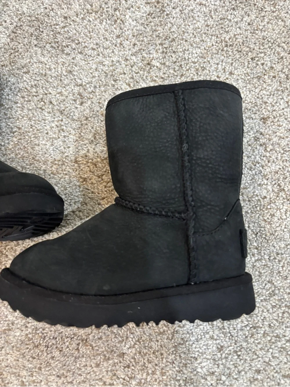 UGG | UGG | Classic Weather Short II Toddler Boots Black Wool Lined Size 8